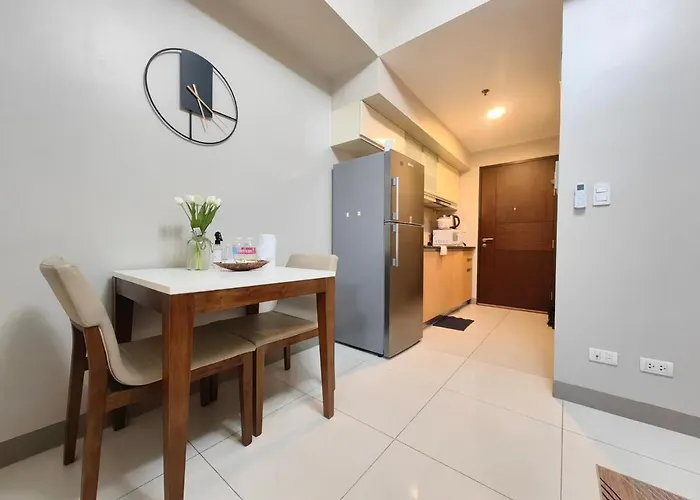 Uptown Bgc 1br Modern Pool View Unit By Terravista Apartment Manila