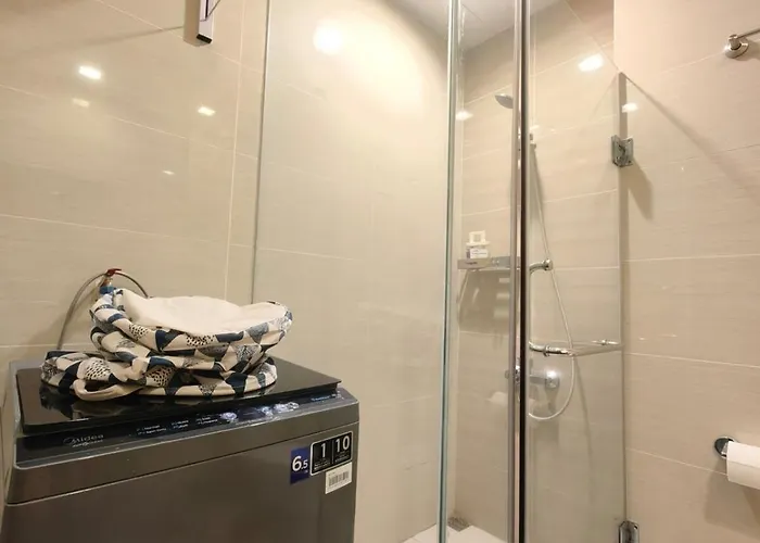 Uptown Bgc 1br Modern Pool View Unit By Terravista Apartment