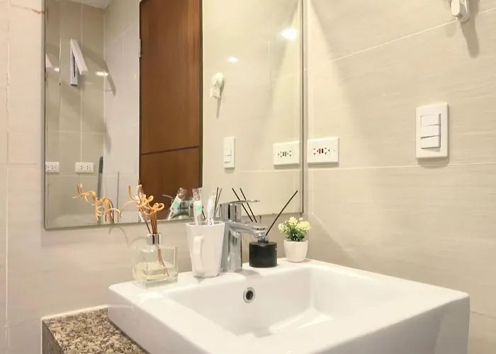 Uptown Bgc 1br Modern Pool View Unit By Terravista * Manila